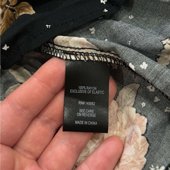 Torrid Blouse Women Size 2X Black Floral Challis Cold Shoulder Boho Chic Top - Picture 9 of 10